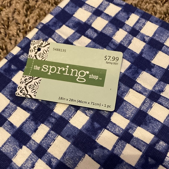 The Spring Shop Table Runner and Napkin Set - Picture 5 of 10